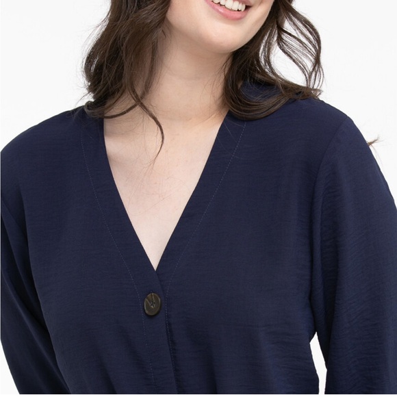 Black V-Neck Tie Waist Tunic Blouse - Picture 4 of 11